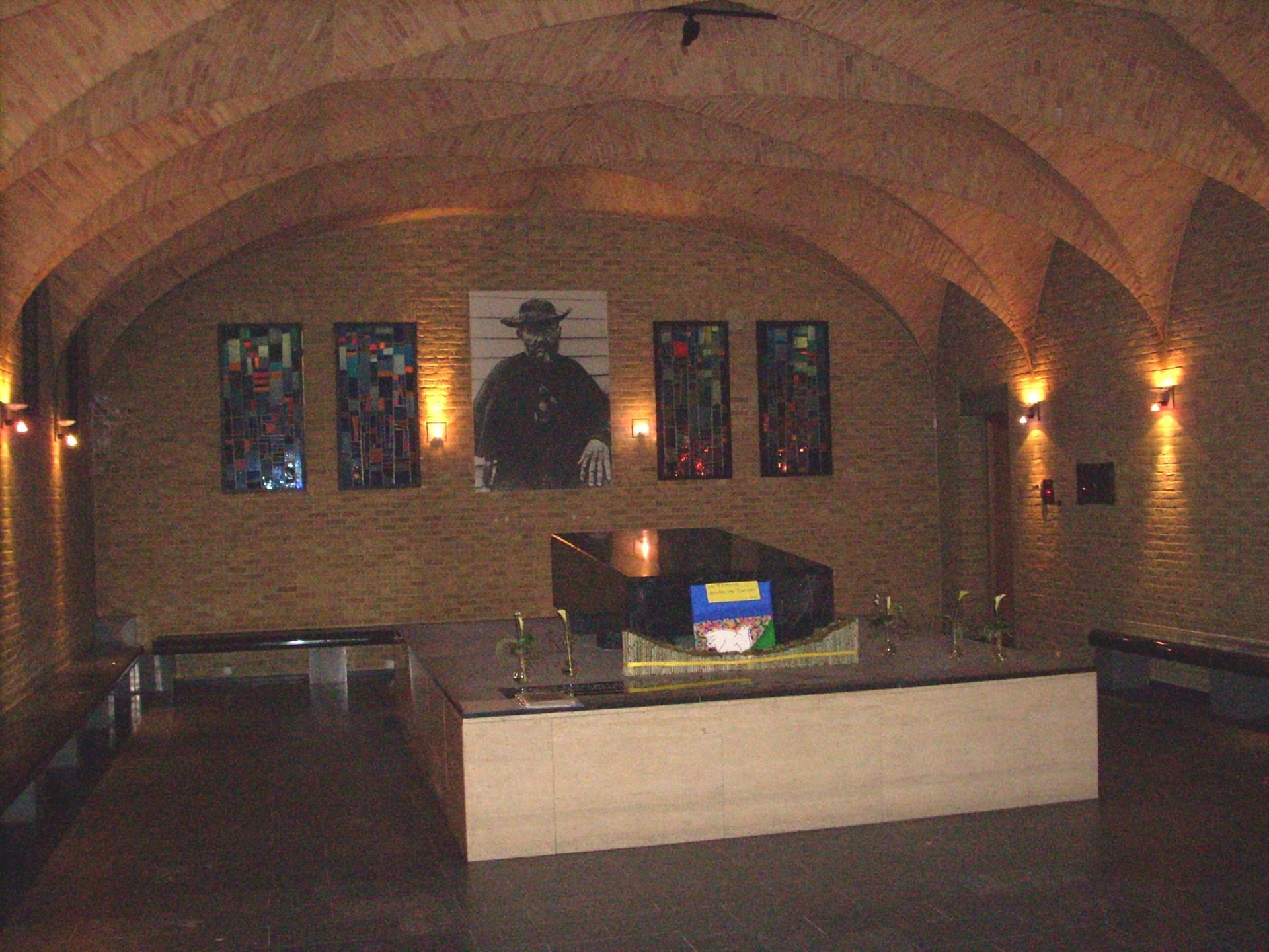 Father Damien's crypt and tomb, Saint Anthony Chapel, Leuven - 05.JPG